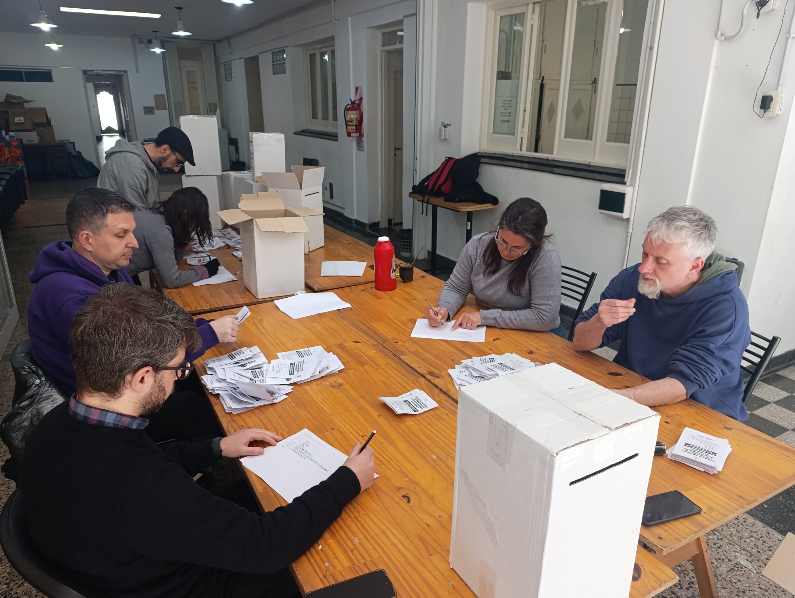 Contundente mayoría elegimos el paro por tiempo indeterminado
